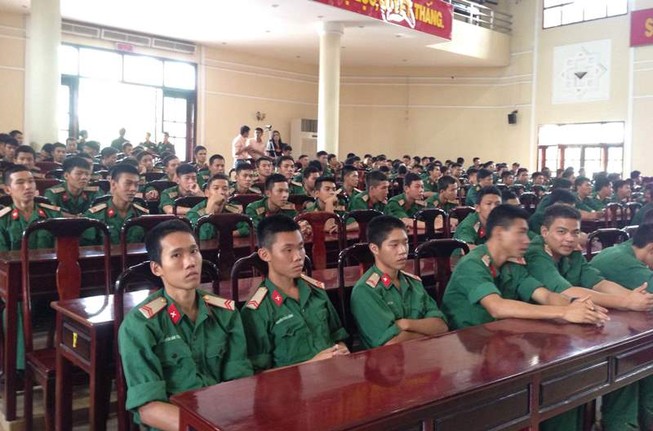 Tư vấn nghề nghiệp cho 500 chiến sĩ sắp xuất ngũ