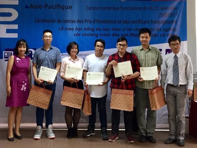 Trên 2 tỉ đồng học bổng cho sinh viên Pháp ngữ
