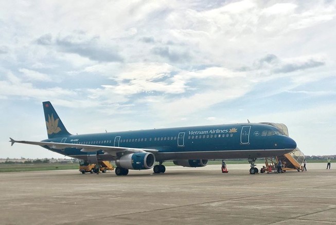 Máy bay Vietnam Airlines lại bị chiếu laser vào khoang lái
