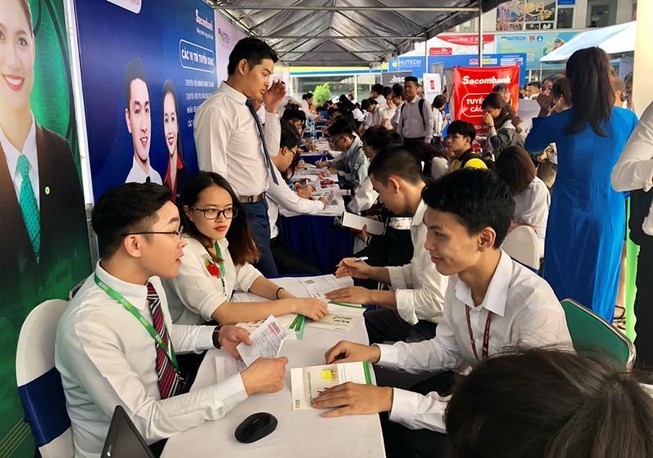 DN ngoại chi bạo để tuyển nhân sự ngành công nghệ tài chính