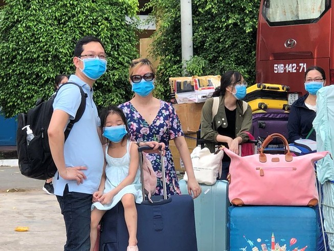 Giải quyết khủng hoảng kinh tế cũng phải quyết liệt như y tế