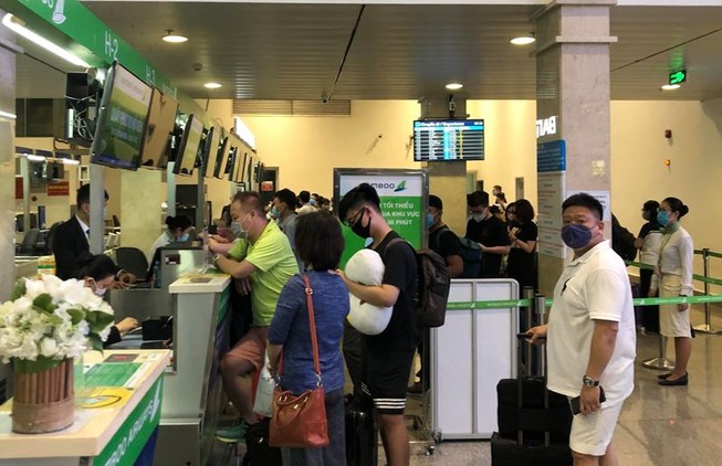Cẩm nang dành cho khách đi máy bay mùa dịch COVID-19