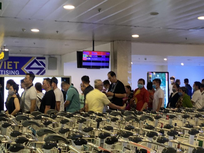 17 giờ hôm nay sân bay Tân Sơn Nhất hoạt động trở lại