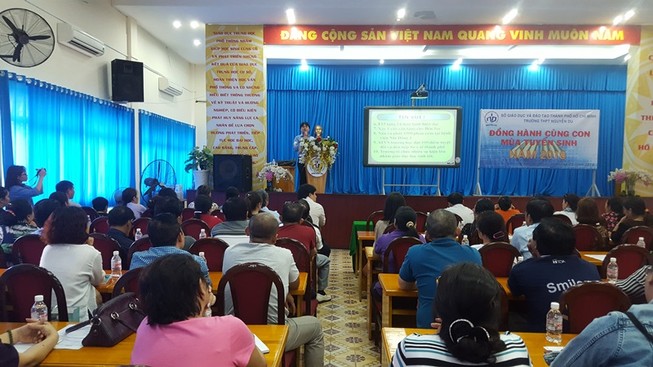 Chọn cùng lúc 2 bài thi tổ hợp: Coi chừng kiệt sức