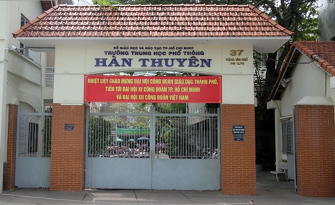 Thầy ví HS là 'cá nóc phun chất độc' bị đình chỉ dạy