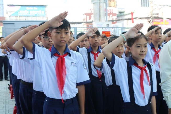 Chủ tịch TP.HCM đồng ý miễn giảm học phí trung học cơ sở