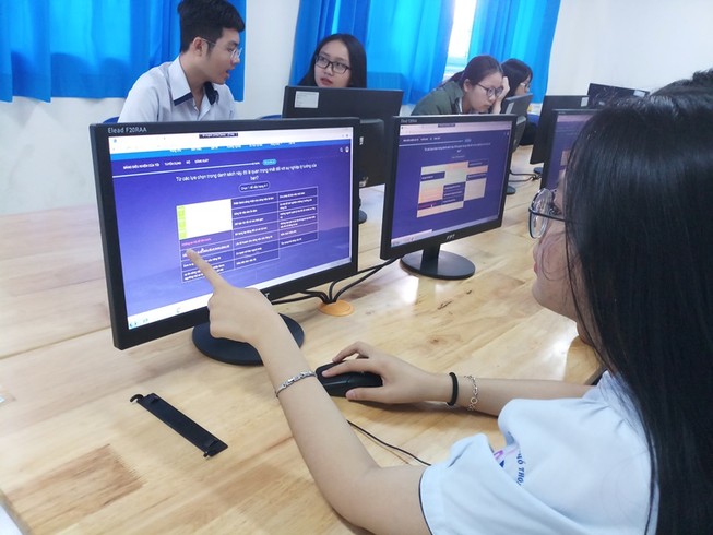 Ứng dụng công nghệ thông tin để giáo dục hướng nghiệp