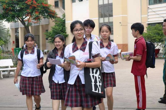 Sai sót môn tiếng Anh thi vào 10: Chín phương án chấm điểm!