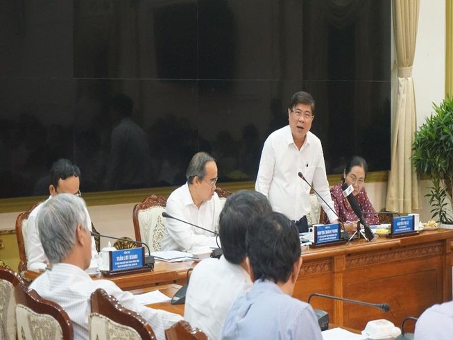 TP.HCM họp bàn giải pháp ứng phó với COVID-19