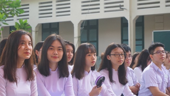 Học sinh trường THPT Lê Qúy Đôn, quận 3 trong lễ khai giảng năm học