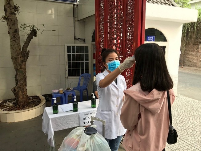 Học sinh THPT tại một số tỉnh, thành tiếp tục nghỉ