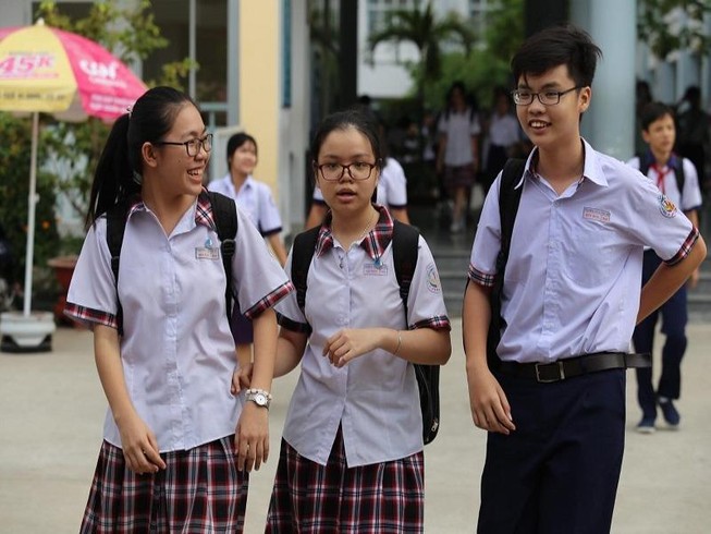 Đi học lại, học sinh TP.HCM được cấp khẩu trang miễn phí