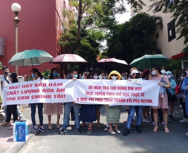 Phụ huynh trường Việt Úc lại kéo lên trường yêu cầu được đối thoại