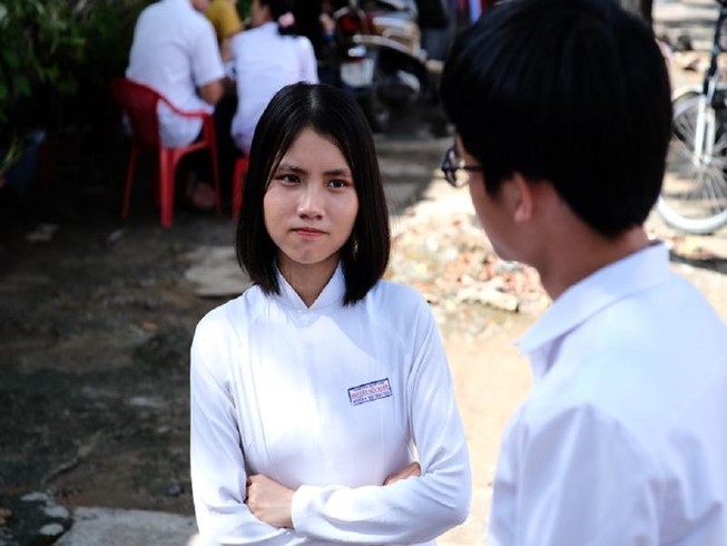 Bộ ảnh kỷ yếu "chuyến tàu tuổi thơ" của học sinh trường THPT Nguyễn Hữu Huân. Ảnh: NTCC