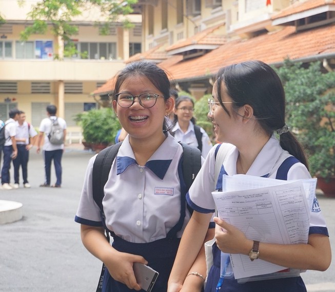 Đề thi Toán không chuyên vào lớp 10 Phổ thông Năng khiếu