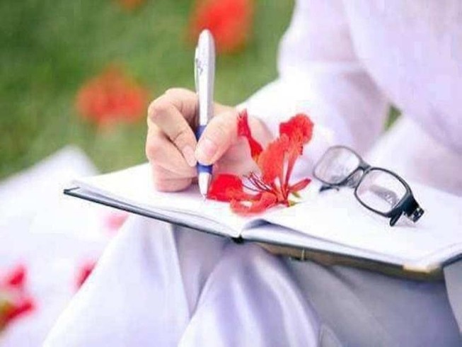 Chia tay và hôn nhau giữa sân trường, các con làm gì thế?