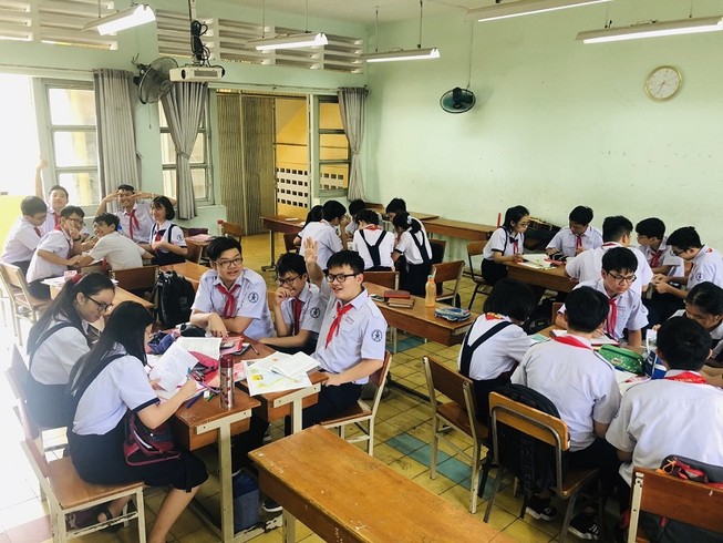 Học sinh được sử dụng điện thoại trên lớp phục vụ cho việc học