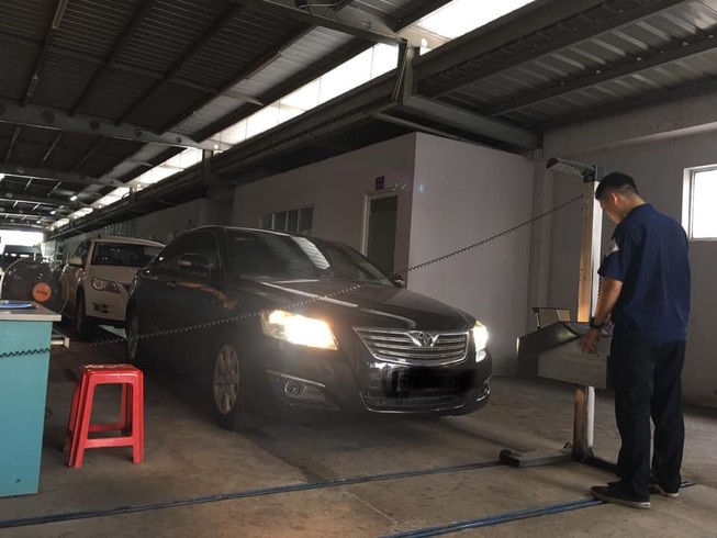 Ô tô có được đăng kiểm khi độ lại đèn xe 'siêu sáng'?