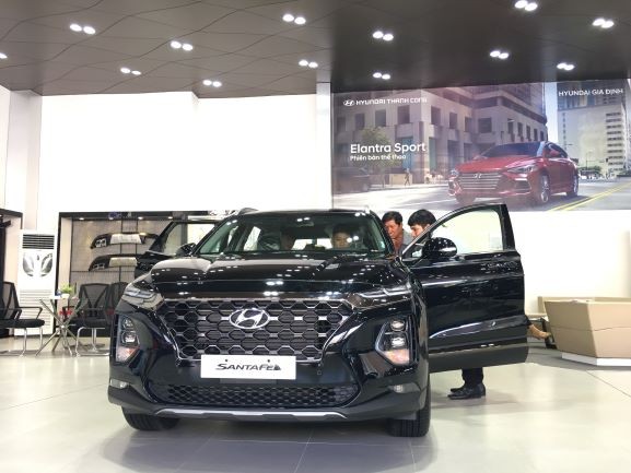 Hyundai SantaFe bất ngờ giảm giá 50 triệu đồng