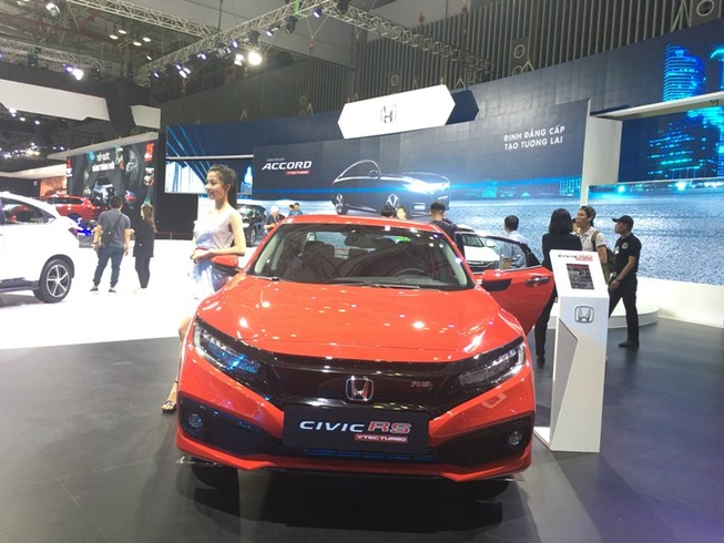 Honda Civic bất ngờ giảm giá xuống còn 669 triệu đồng