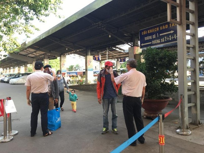 Khách lác đác nhưng ga Sài Gòn không lơ là dịch bệnh