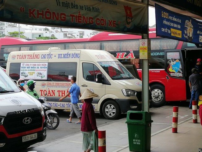 Dừng hoạt động xe hợp đồng, xe du lịch 9 chỗ từ ngày 30-3