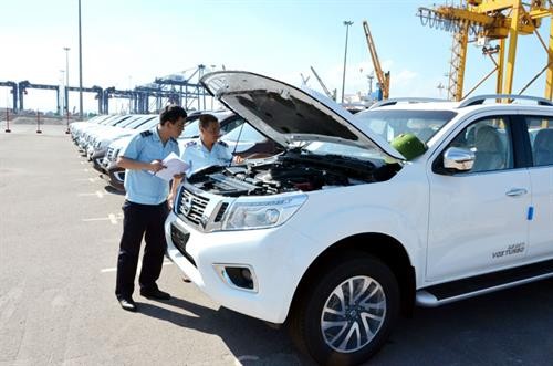 Ô tô nhập khẩu về Việt Nam giảm kỷ lục trong mùa dịch COVID-19