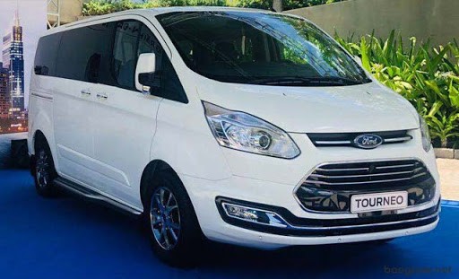 Giá lăn bánh mới nhất của dòng MPV Ford Tourneo