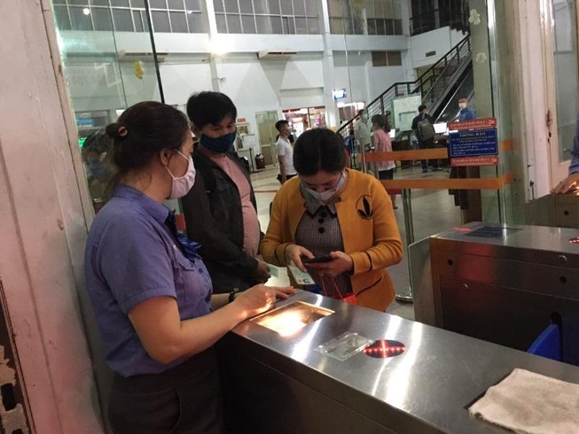 Ga Sài Gòn nhộn nhịp đưa đón người dân về quê nghỉ lễ