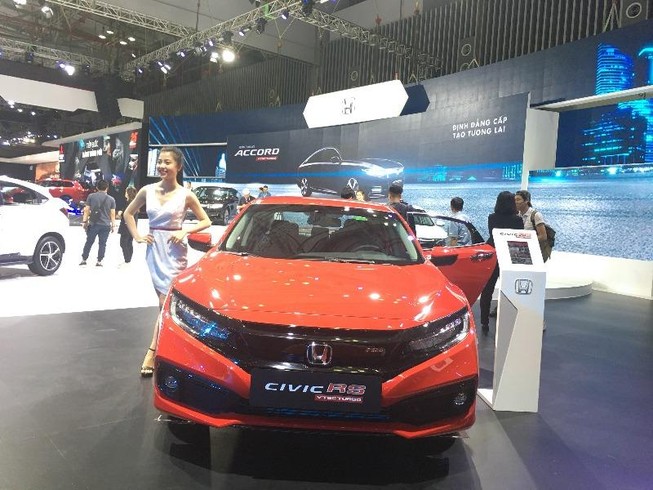 Honda Civic giảm giá chỉ còn hơn 600 triệu đồng