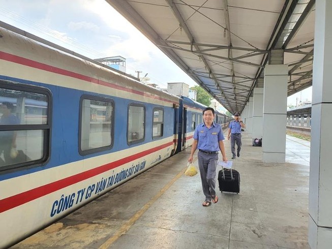 Ngành đường sắt chạy lại đôi tàu Thống Nhất SE9/10