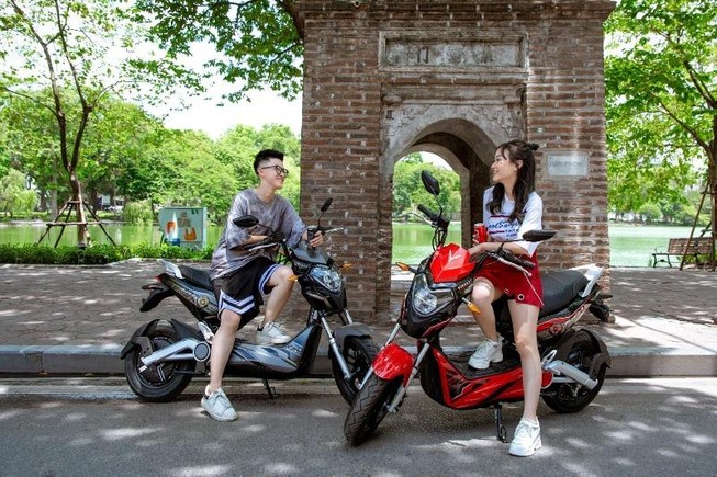 Các bậc phụ huynh đau đầu lựa chọn người bạn đồng hành cho con