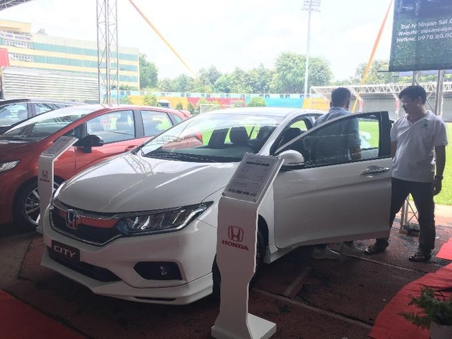 Thị trường ô tô tăng trưởng 26% dù doanh số xe Ford giảm mạnh