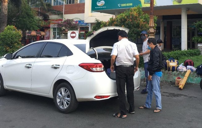 Đi đổi biển số màu vàng, chủ xe cần phải mang giấy tờ gì?