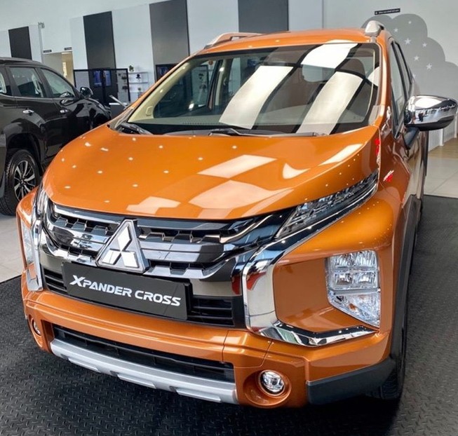 Giá lăn bánh xe Mitsubishi Xpander Cross là bao nhiêu?
