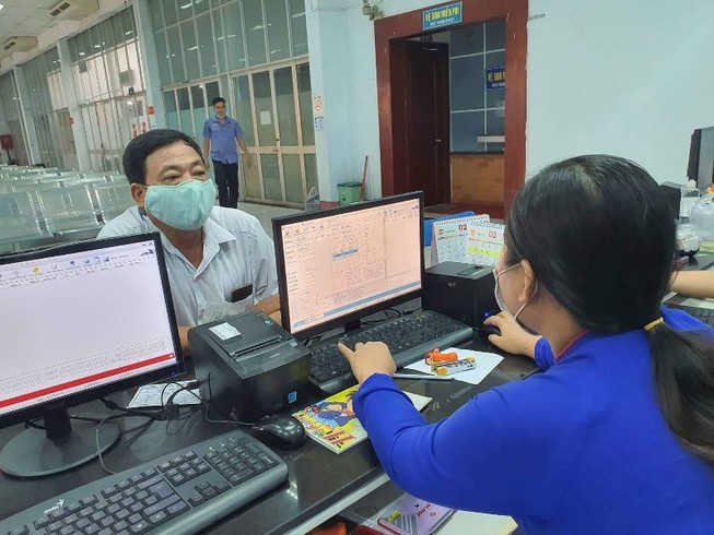 Hàng ngàn vé tàu tết đến tay hành khách ngày đầu mở bán