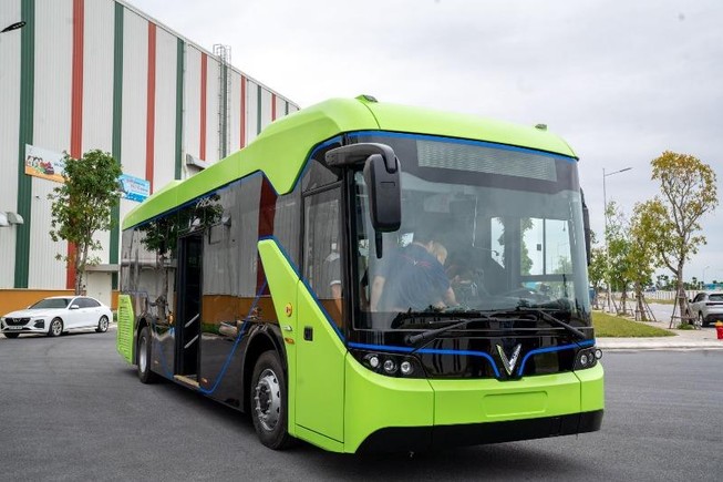 Xe buýt điện VinFast chính thức chạy thử nghiệm