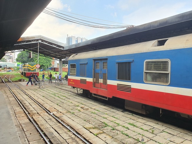 Ngành đường sắt tiếp tục tạm ngưng một số chuyến tàu
