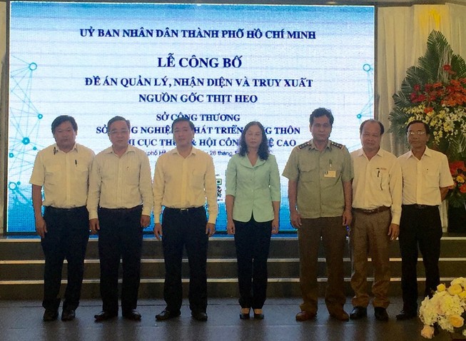 TP.HCM sắp thí điểm soi thịt heo bằng smartphone
