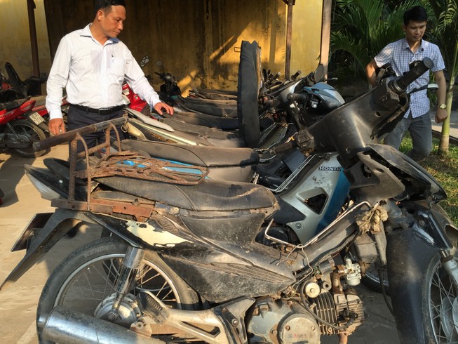 Xe chở thuốc lá lậu phóng bạt mạng, tông chết bé