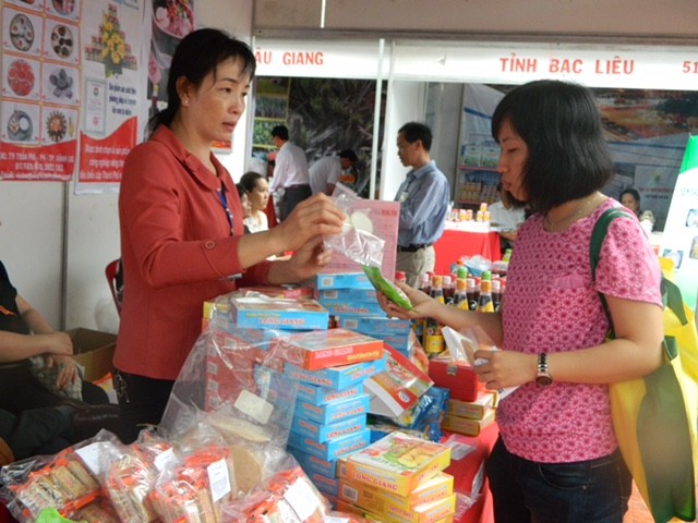 Hàng loạt 'ông lớn' tham gia giảm giá, khuyến mãi