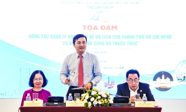 Phố đi bộ Bùi Viện đang biến thành phố... ngồi bộ, ăn nhậu?