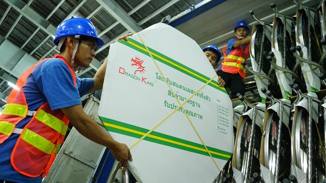 100.000 bàn ghế, giường sắt... Việt 'bay' sang Thái Lan