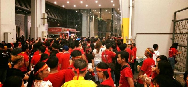 Đề nghị bồi thường cho cổ động viên bị 'bỏ rơi' tại Malaysia