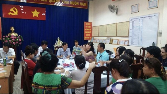 Ban quản lí trả lời thắc mắc của tiểu thương An Đông