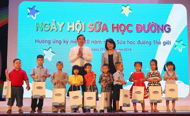 Hơn 250 ngàn trẻ em TP.HCM sắp được uống sữa học đường