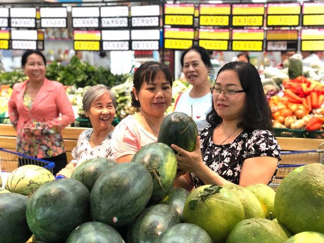 Đến siêu thị có mâm trái cây ngũ quả giá rẻ