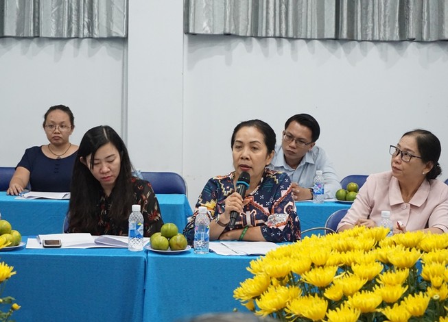 Lượng hàng tết dồi dào, giá cả dự báo không biến động