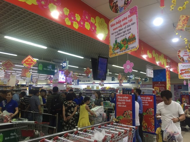 Người dân Đà Nẵng tranh thủ mua sắm vào 30 tết