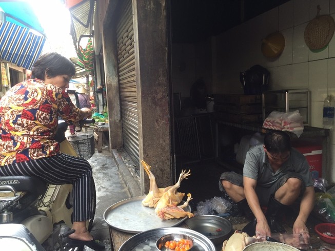 'Bán một lứa gà, chủ trang trại mất ngay biệt thự'